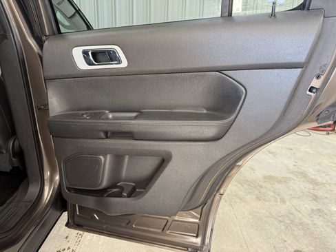 Used 2015 Ford Explorer XLT w/ Equipment Group 202B image 8