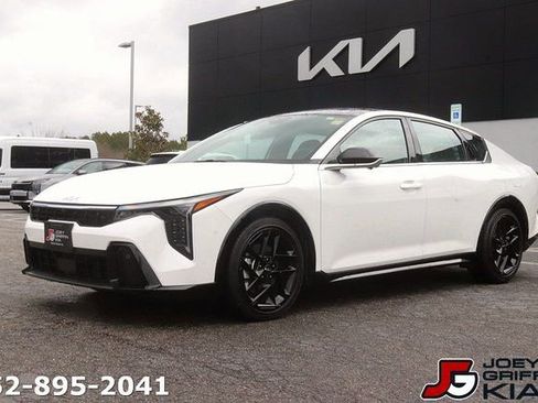Certified 2025 Kia K4 GT-Line Turbo image 1