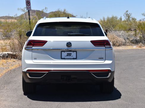 Used 2020 Volkswagen Atlas Cross Sport SE w/ Panoramic Sunroof Package AWD/4WD image 3
