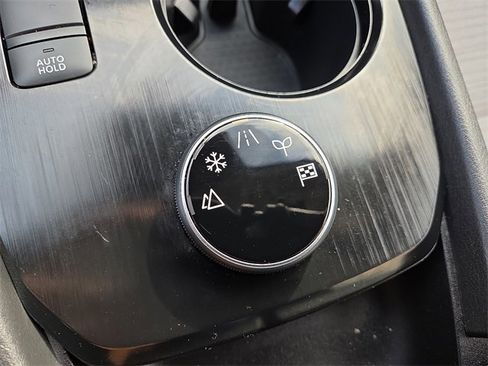 Used 2023 Nissan Rogue SV image 23