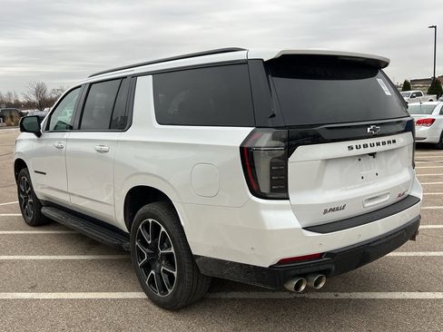 Used 2025 Chevrolet Suburban RST image 3