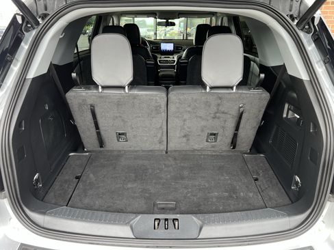 Used 2023 Ford Explorer XLT w/ Equipment Group 202A AWD/4WD image 50