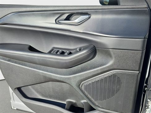 Used 2025 Jeep Grand Cherokee Laredo w/ Luxury Tech Group I image 27