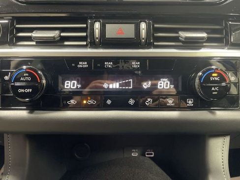 Used 2025 Nissan Pathfinder SV AWD/4WD image 19