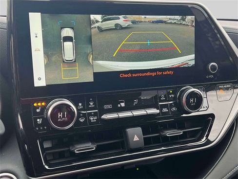 Certified 2025 Toyota Highlander Limited image 37