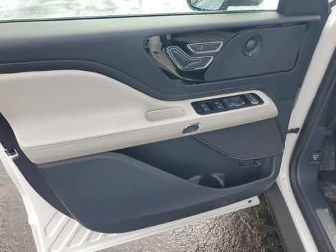 New 2026 Lincoln Aviator Reserve image 8