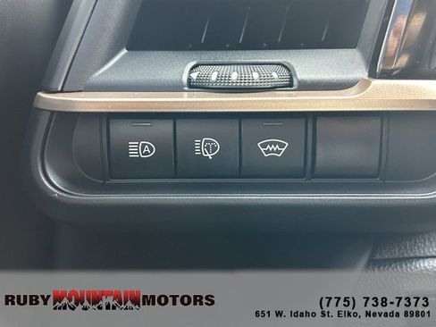 Used 2025 Toyota Crown Signia image 11