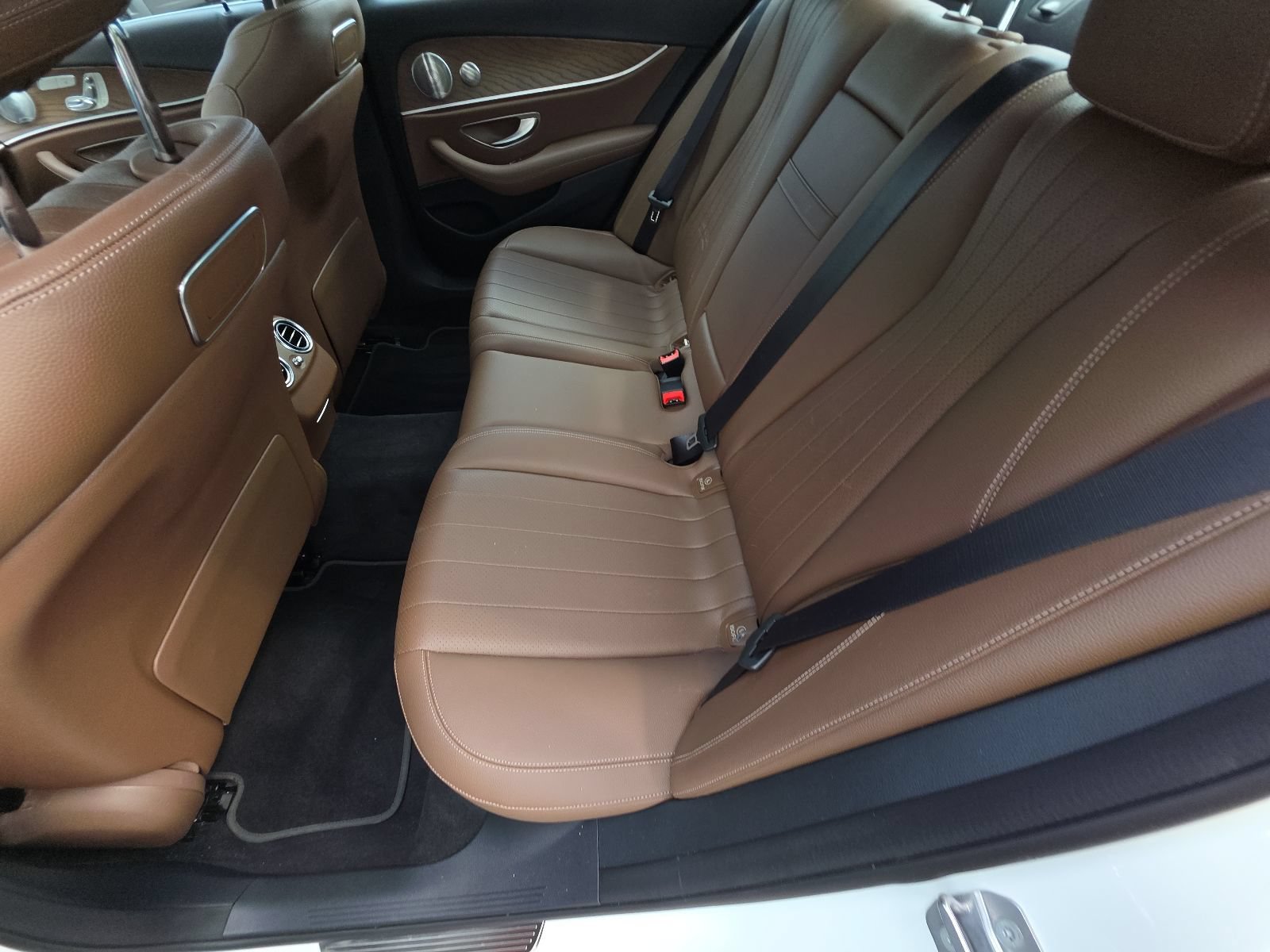 Used 2018 Mercedes-Benz E 300 image 13