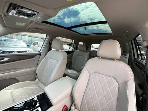 Used 2024 Volkswagen Atlas SEL Premium R-Line image 10