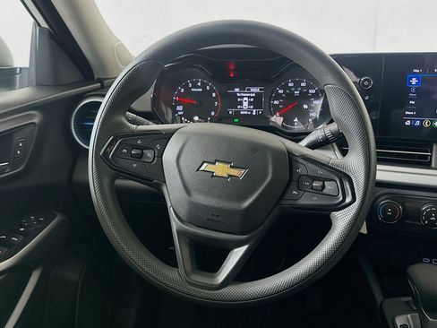 Used 2025 Chevrolet Trax LS FWD image 17