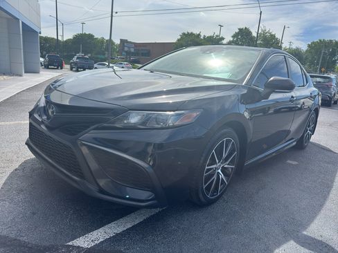 Used 2021 Toyota Camry SE w/ Cold Weather Package FWD image 16