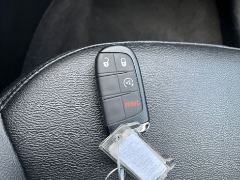 Used 2025 Jeep Compass Limited image 21