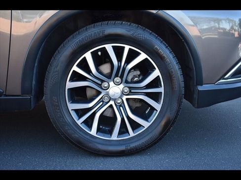 Used 2017 Mitsubishi Outlander SEL image 39