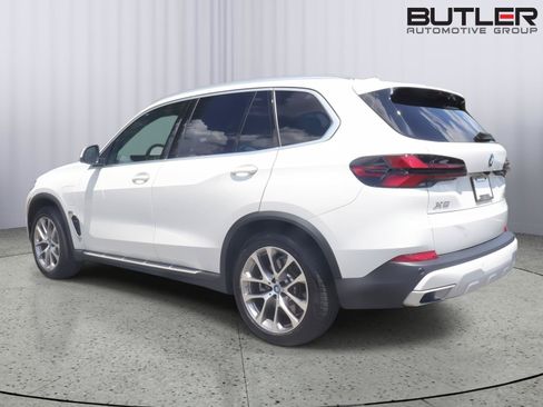 Used 2024 BMW X5 xDrive50e AWD/4WD image 4