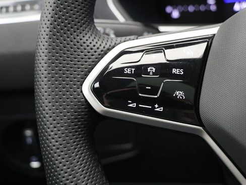 Used 2024 Volkswagen Tiguan SE R-Line image 20