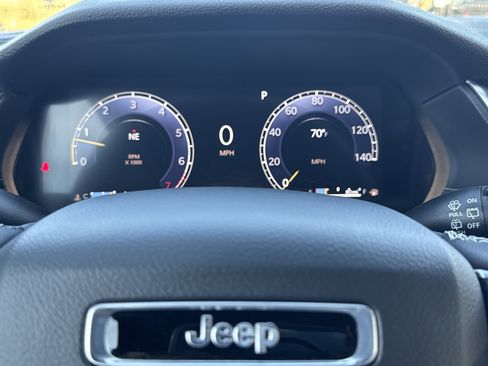 New 2025 Jeep Grand Cherokee 4WD image 8