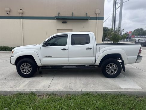 Used 2015 Toyota Tacoma PreRunner w/ SR5 Package RWD image 8