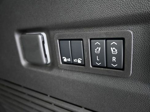 New 2025 Chevrolet Suburban Premier image 43