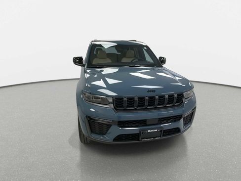 New 2026 Jeep Grand Cherokee Limited w/ Limited Altitude Package image 3