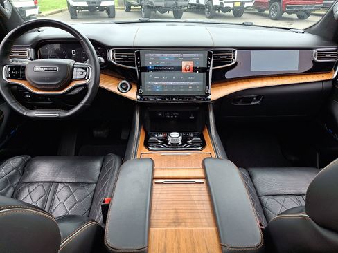 Used 2022 Jeep Grand Wagoneer Series III w/ Flexible Seating Group AWD/4WD image 15