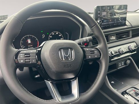 New 2025 Honda Pilot Touring image 12