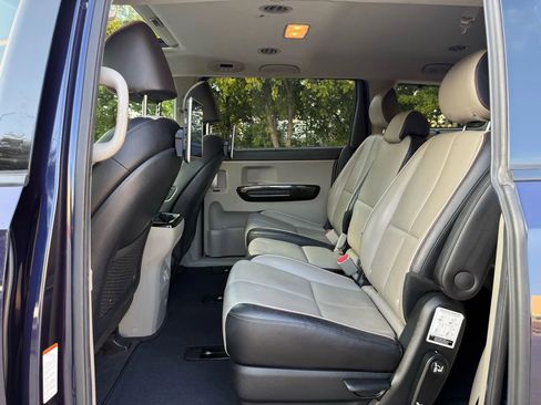 Used 2021 Kia Sedona SX image 12