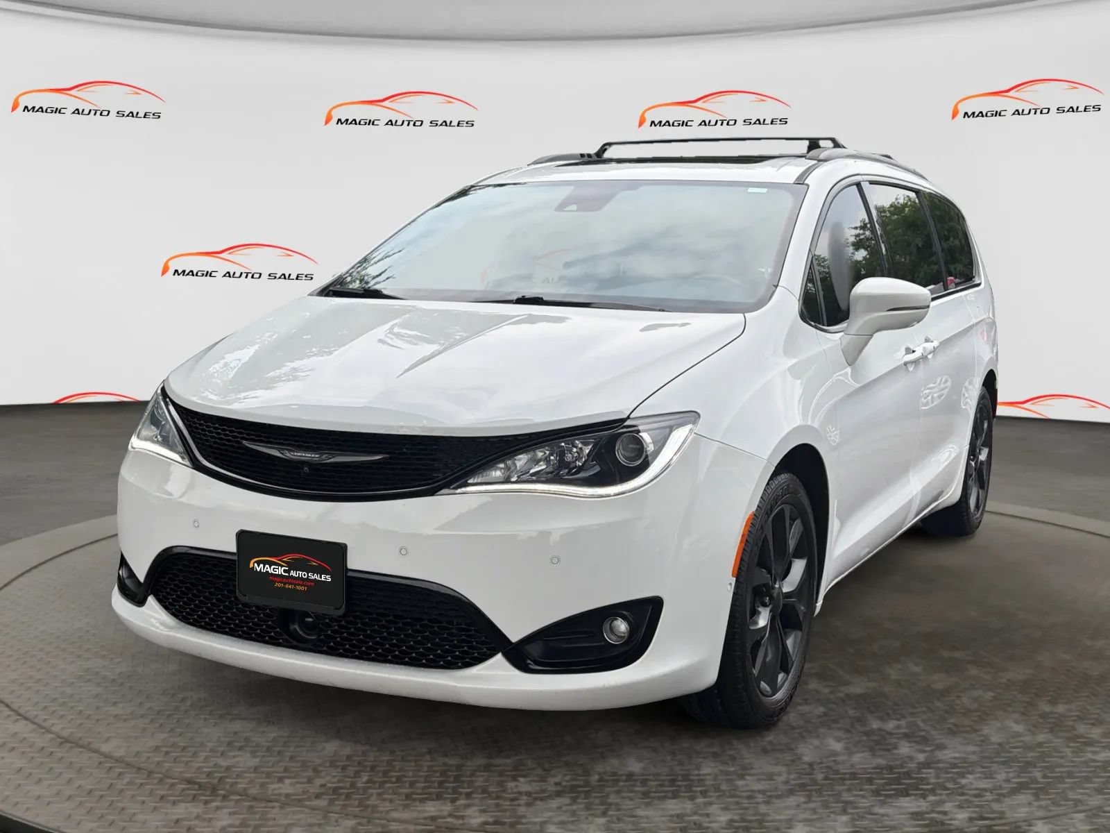 Used 2019 Chrysler Pacifica Limited w/ Advanced Safetytec Group FWD image 1