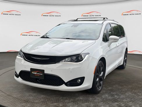 Used 2019 Chrysler Pacifica Limited w/ Advanced Safetytec Group FWD image 1