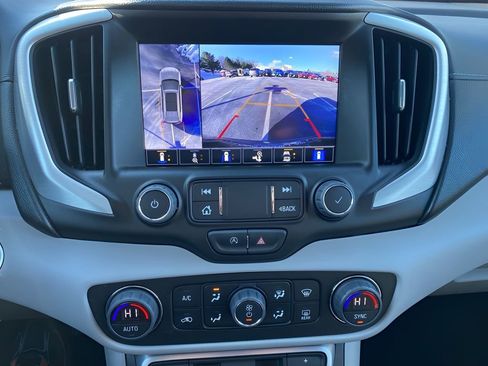 Used 2024 GMC Terrain SLT w/ Tech Package image 24