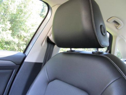 Used 2022 Volkswagen Jetta SE image 76