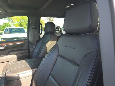 Used 2023 GMC Sierra 1500 Denali w/ Denali Reserve Package AWD/4WD image 10