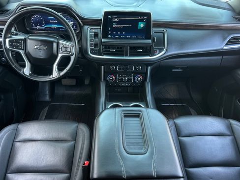 Used 2023 Chevrolet Tahoe Z71 w/ Luxury Package AWD/4WD image 16