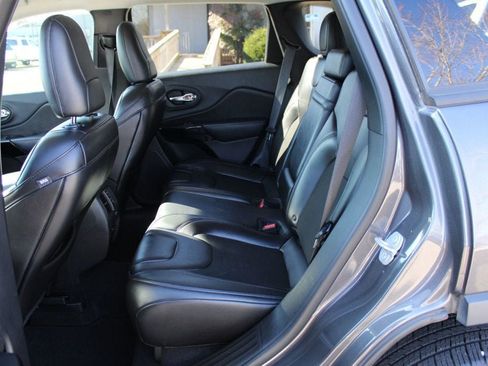 Used 2019 Jeep Cherokee Latitude Plus image 24