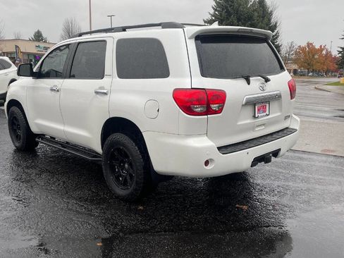 Used 2015 Toyota Sequoia Platinum image 3