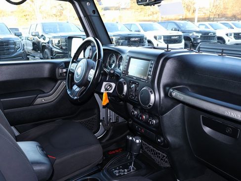 Used 2018 Jeep Wrangler Unlimited Sport S image 29