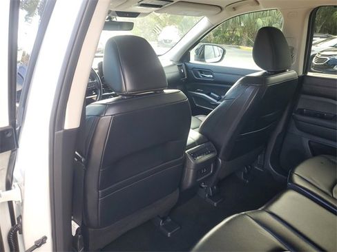 Used 2023 Nissan Pathfinder SL w/ Lighting Package (N92) image 14