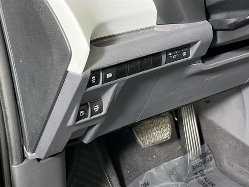 Used 2022 Toyota Sienna XSE AWD/4WD image 10