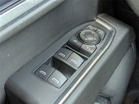 Used 2025 GMC Sierra 1500 SLT image 29