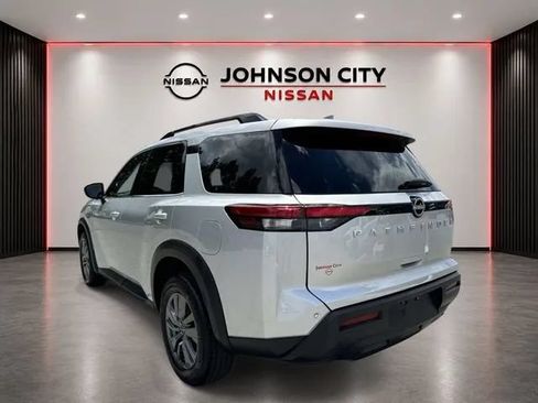 Used 2025 Nissan Pathfinder SV FWD image 7