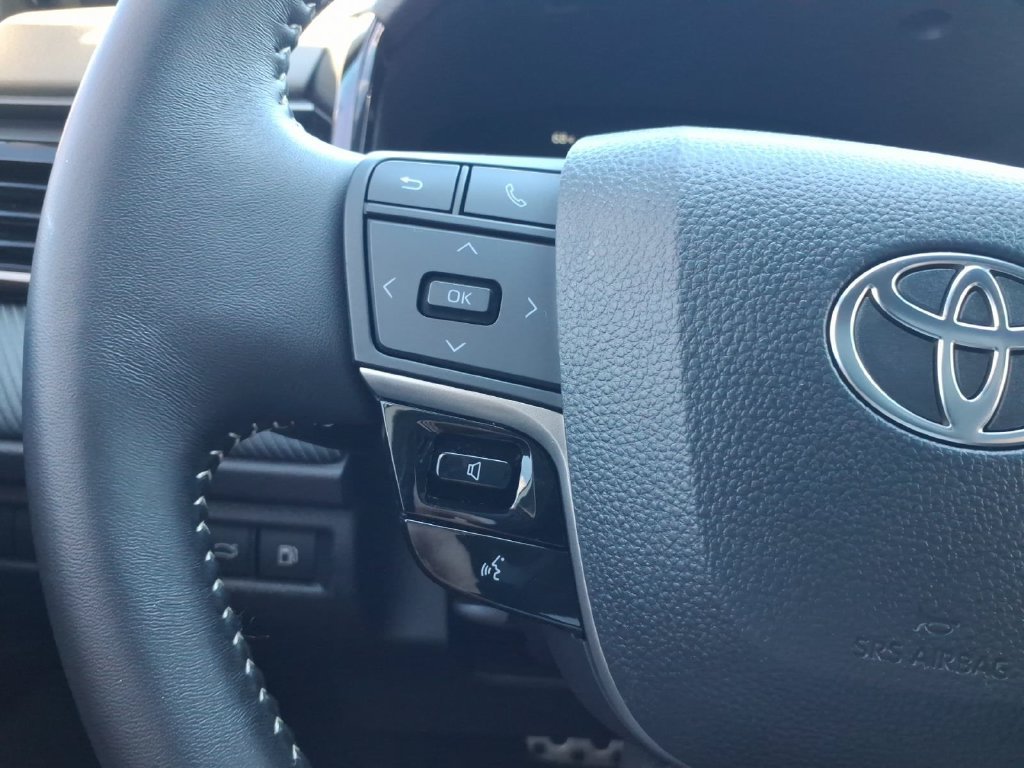 Used 2025 Toyota Camry SE w/ Convenience Package FWD image 22
