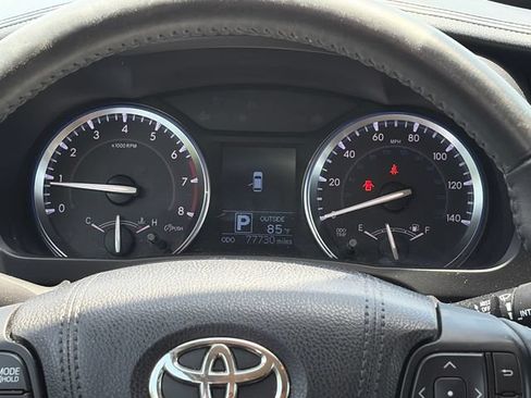 Used 2016 Toyota Highlander Plus FWD image 17