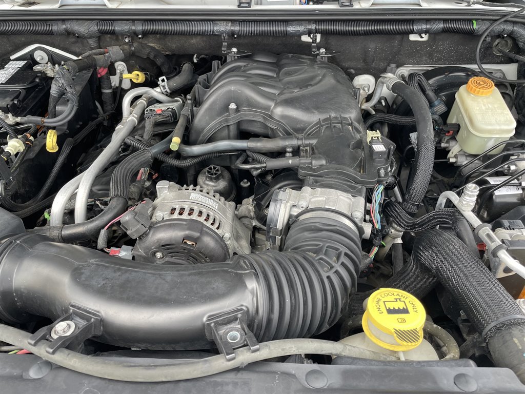 Used 2015 Jeep Wrangler Unlimited Sahara AWD/4WD image 7