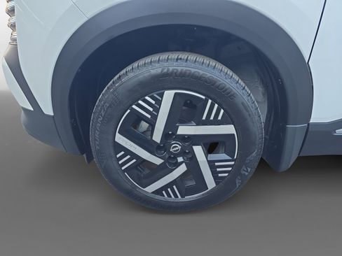 Certified 2025 Nissan Kicks SV image 9