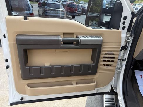 Used 2015 Ford F250 Lariat w/ Chrome Package image 52