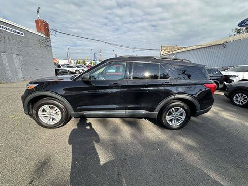 Certified 2022 Ford Explorer XLT w/ Equipment Group 202A AWD/4WD image 3
