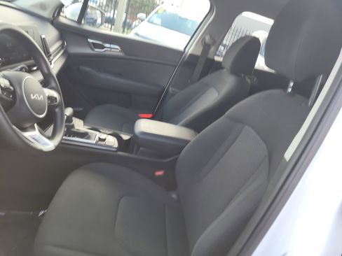 Used 2025 Kia Sportage LX image 19