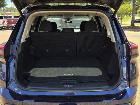 Used 2025 Nissan Rogue SV FWD image 24
