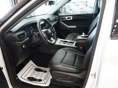 Used 2023 Ford Explorer XLT w/ Equipment Group 202A AWD/4WD image 27
