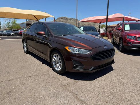 Used 2019 Ford Fusion SE FWD image 3