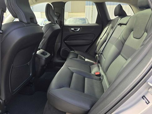 Used 2022 Volvo XC60 B5 Momentum w/ Advanced Package AWD/4WD image 15